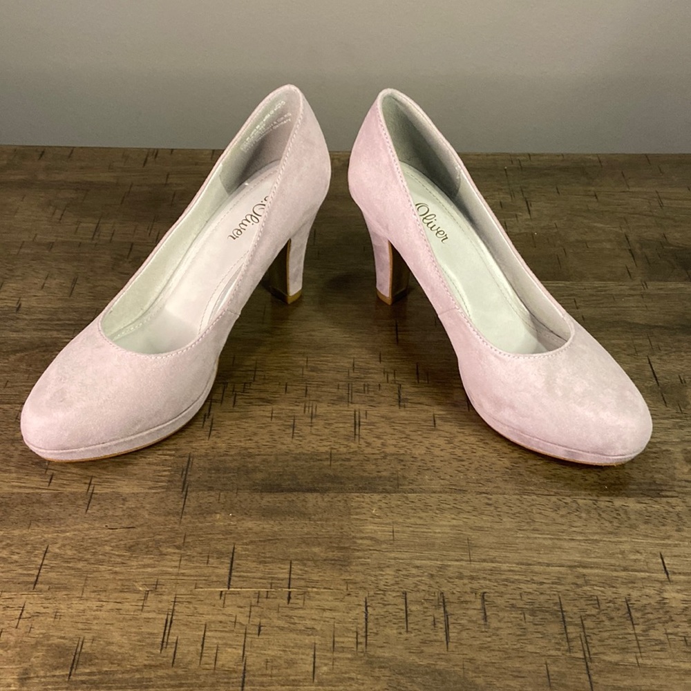 Women (light lavender) heels dress shoes. Size 9 by S. Oliver.